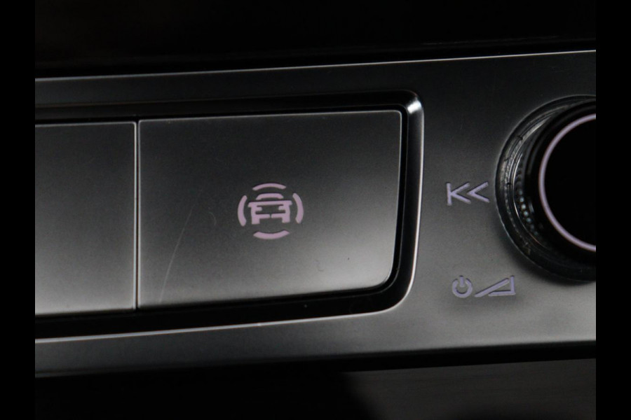 Audi e-tron e-tron 50 quattro Launch edition plus 71 kWh | SOH 90.6 | Panoramadak | Luchtvering | Adaptive cruise | Leder | Carplay | Memory | Stoelverwarming | Navi. Full map | PDC