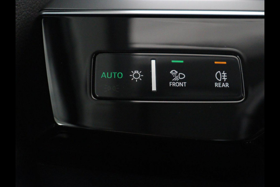 Audi e-tron e-tron 50 quattro Launch edition plus 71 kWh | SOH 90.6 | Panoramadak | Luchtvering | Adaptive cruise | Leder | Carplay | Memory | Stoelverwarming | Navi. Full map | PDC