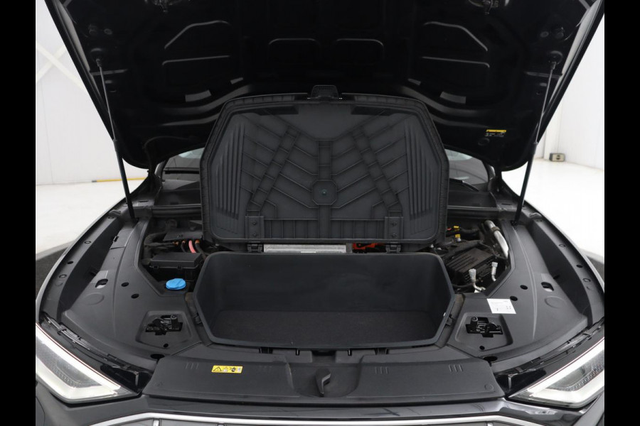 Audi e-tron e-tron 50 quattro Launch edition plus 71 kWh | SOH 90.6 | Panoramadak | Luchtvering | Adaptive cruise | Leder | Carplay | Memory | Stoelverwarming | Navi. Full map | PDC