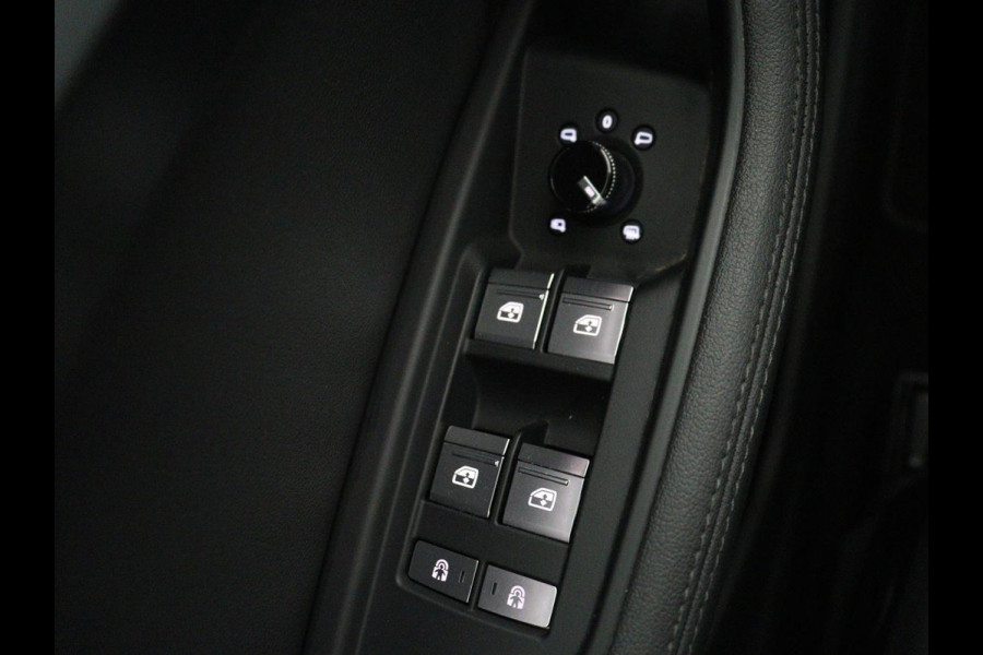 Audi e-tron e-tron 50 quattro Launch edition plus 71 kWh | SOH 90.6 | Panoramadak | Luchtvering | Adaptive cruise | Leder | Carplay | Memory | Stoelverwarming | Navi. Full map | PDC