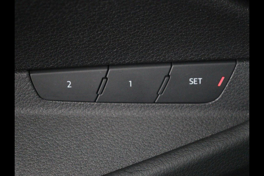 Audi e-tron e-tron 50 quattro Launch edition plus 71 kWh | SOH 90.6 | Panoramadak | Luchtvering | Adaptive cruise | Leder | Carplay | Memory | Stoelverwarming | Navi. Full map | PDC