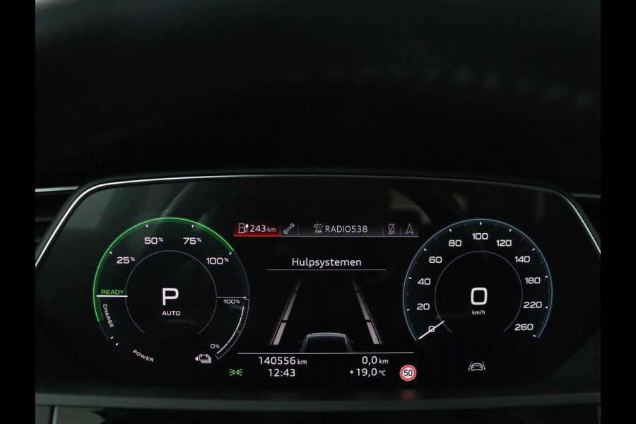 Audi e-tron e-tron 50 quattro Launch edition plus 71 kWh | SOH 90.6 | Panoramadak | Luchtvering | Adaptive cruise | Leder | Carplay | Memory | Stoelverwarming | Navi. Full map | PDC