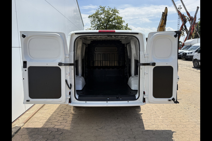 Maxus eDeliver 5 64 kWh 163PK Elektrisch! L1H1 335KM WLTP 360° Camera Dubbele schuifdeuren Snelladen Climate control Cruise control Carplay Laadkabel Parkeersensoren