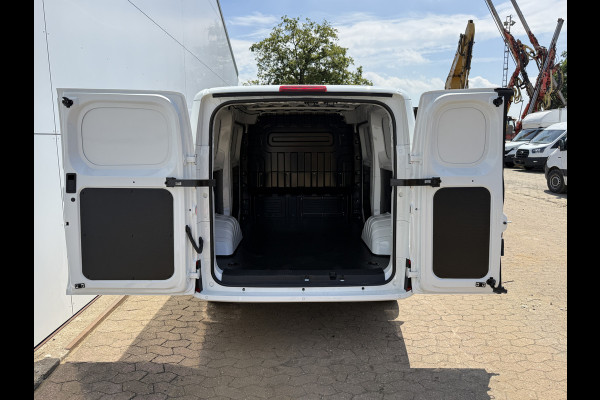 Maxus eDeliver 5 64 kWh 163PK Elektrisch! L1H1 335KM WLTP 360° Camera Dubbele schuifdeuren Snelladen Climate control Cruise control Carplay Laadkabel Parkeersensoren
