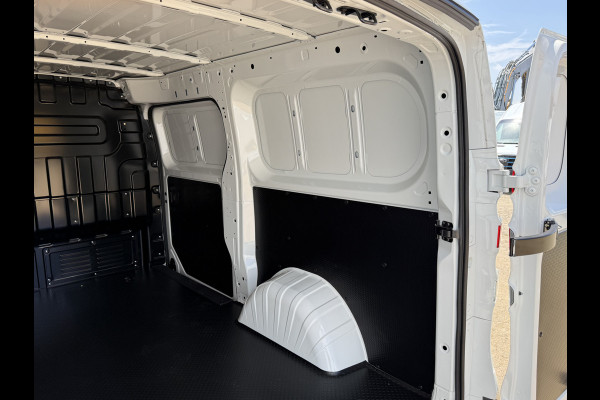 Maxus eDeliver 5 64 kWh 163PK Elektrisch! L1H1 335KM WLTP 360° Camera Dubbele schuifdeuren Snelladen Climate control Cruise control Carplay Laadkabel Parkeersensoren
