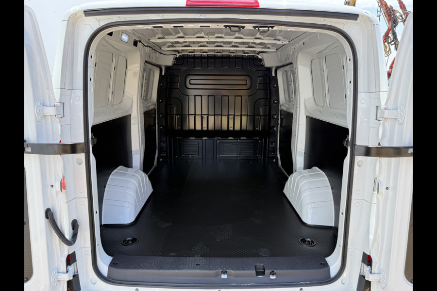 Maxus eDeliver 5 64 kWh 163PK Elektrisch! L1H1 335KM WLTP 360° Camera Dubbele schuifdeuren Snelladen Climate control Cruise control Carplay Laadkabel Parkeersensoren