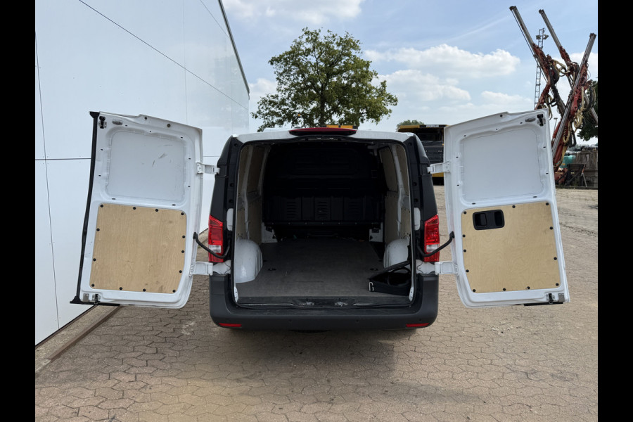Mercedes-Benz eVito 112 66kWh L2 Elektrisch 97.7% (SOH) 280km WLTP Climate Control Cruise Control Carplay Camera Stoelverwarming Parkeersensoren