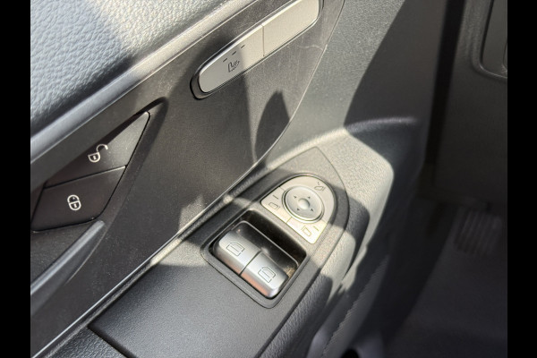 Mercedes-Benz eVito 112 66kWh L2 Elektrisch 97.7% (SOH) 280km WLTP Climate Control Cruise Control Carplay Camera Stoelverwarming Parkeersensoren