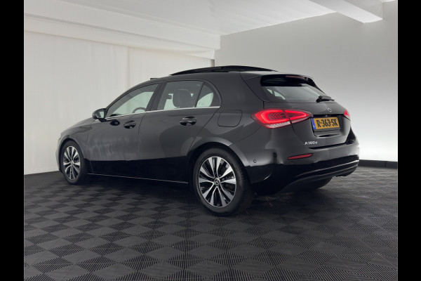 Mercedes-Benz A-Klasse 180 d Advantage (INCL-BTW) *PANO | LEATHER-FABRIC | WIDE-DIGICOCKPIT | AMBIENT-LIGHT | FULL-LED | SURROUND-VIEW | NAVI-FULLMAP | CARBON-INLAY | HEATED-SPORTSEATS | 17''ALU*