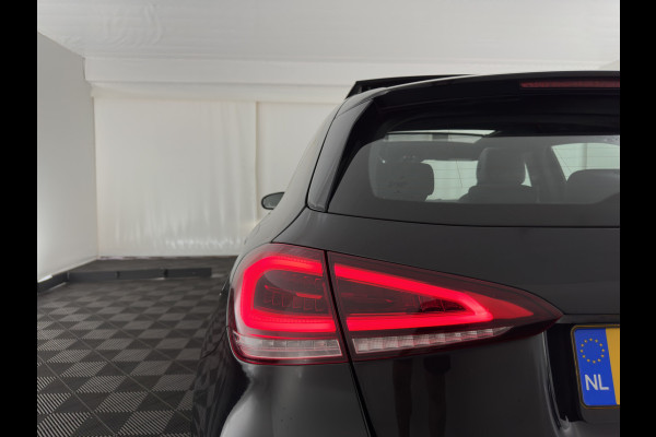 Mercedes-Benz A-Klasse 180 d Advantage (INCL-BTW) *PANO | LEATHER-FABRIC | WIDE-DIGICOCKPIT | AMBIENT-LIGHT | FULL-LED | SURROUND-VIEW | NAVI-FULLMAP | CARBON-INLAY | HEATED-SPORTSEATS | 17''ALU*