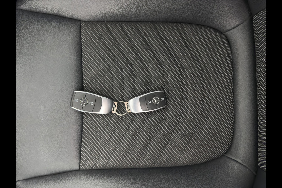 Mercedes-Benz A-Klasse 180 d Advantage (INCL-BTW) *PANO | LEATHER-FABRIC | WIDE-DIGICOCKPIT | AMBIENT-LIGHT | FULL-LED | SURROUND-VIEW | NAVI-FULLMAP | CARBON-INLAY | HEATED-SPORTSEATS | 17''ALU*