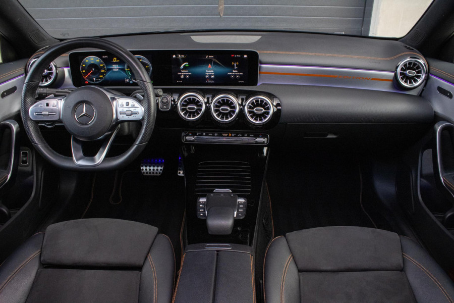Mercedes-Benz CLA-Klasse 200 Orangeart Edition AMG PANO 360 Stoelverwarming Alarmsysteem