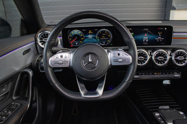 Mercedes-Benz CLA-Klasse 200 Orangeart Edition AMG PANO 360 Stoelverwarming Alarmsysteem