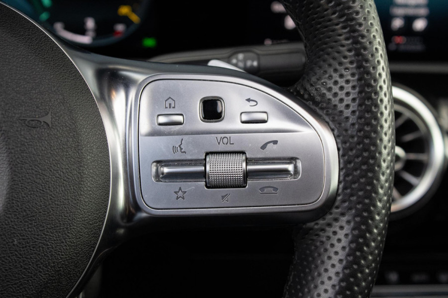 Mercedes-Benz CLA-Klasse 200 Orangeart Edition AMG PANO 360 Stoelverwarming Alarmsysteem