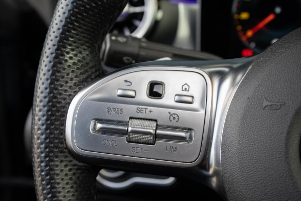 Mercedes-Benz CLA-Klasse 200 Orangeart Edition AMG PANO 360 Stoelverwarming Alarmsysteem