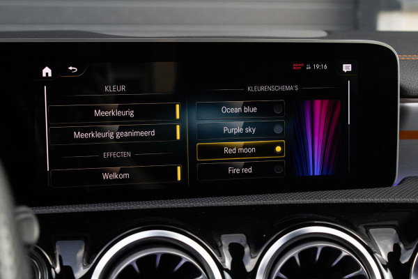 Mercedes-Benz CLA-Klasse 200 Orangeart Edition AMG PANO 360 Stoelverwarming Alarmsysteem