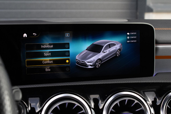 Mercedes-Benz CLA-Klasse 200 Orangeart Edition AMG PANO 360 Stoelverwarming Alarmsysteem