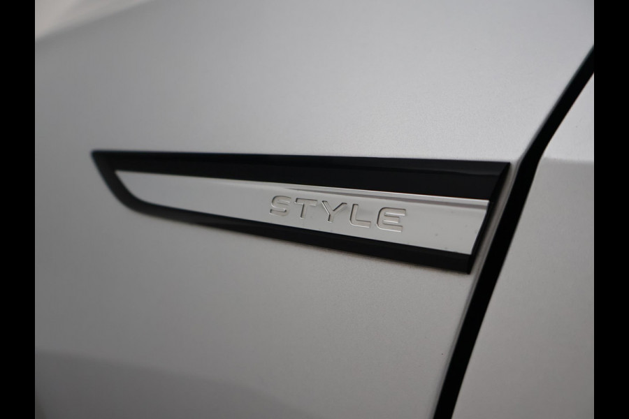 Volkswagen Golf 1.5 eTSI 150 PK STYLE AUT. + MASSAGE | SFEERVERL. | ADAPTIVE CRUISE | CARPLAY | CAMERA