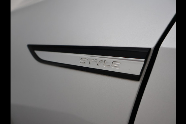 Volkswagen Golf 1.5 eTSI 150 PK STYLE AUT. + MASSAGE | SFEERVERL. | ADAPTIVE CRUISE | CARPLAY | CAMERA