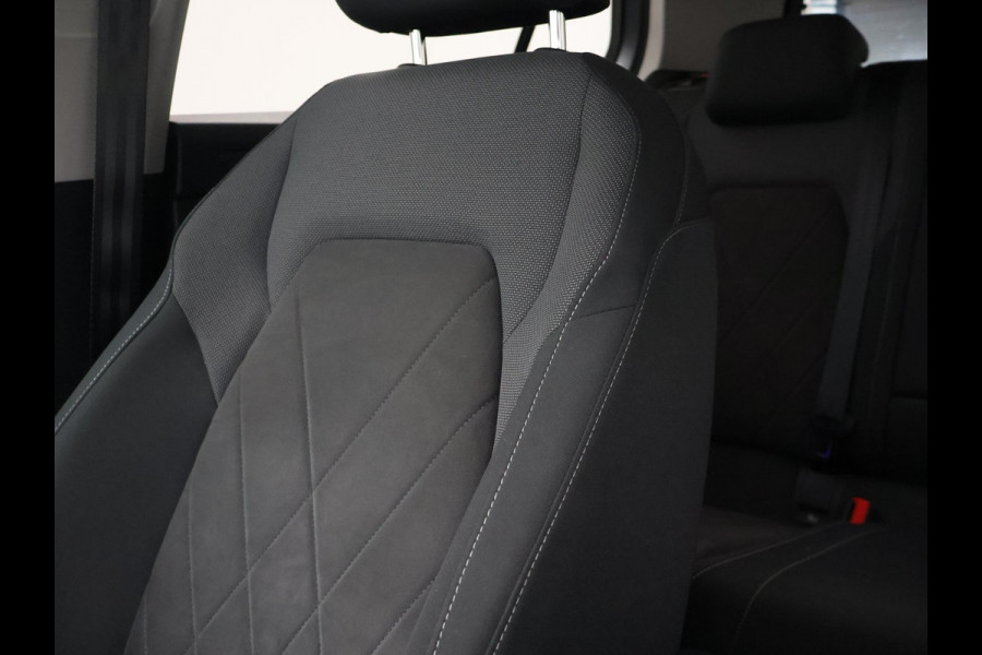Volkswagen Golf 1.5 eTSI 150 PK STYLE AUT. + MASSAGE | SFEERVERL. | ADAPTIVE CRUISE | CARPLAY | CAMERA