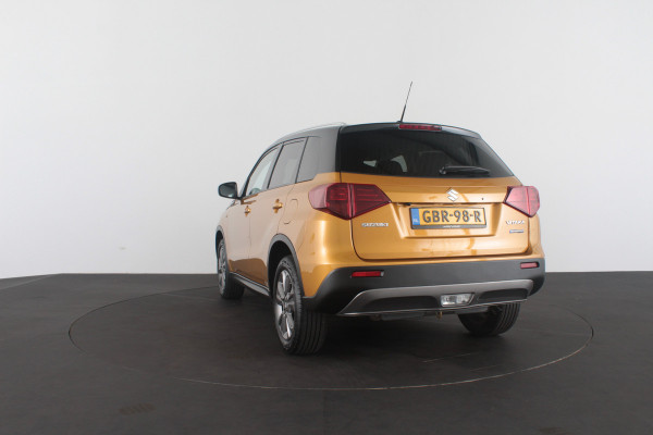 Suzuki Vitara 1.5 Hybrid Select > Automaat/Camera/Solar Yellow Pearl met zwart dak...