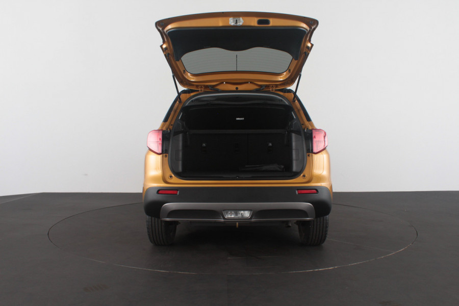 Suzuki Vitara 1.5 Hybrid Select > Automaat/Camera/Solar Yellow Pearl met zwart dak...