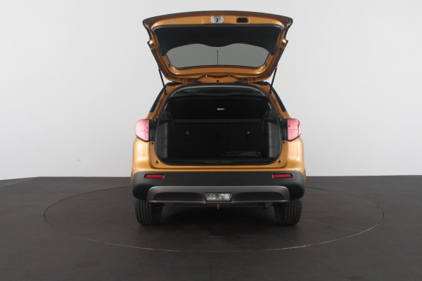Suzuki Vitara 1.5 Hybrid Select > Automaat/Camera/Solar Yellow Pearl met zwart dak...