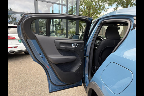 Volvo C40 Recharge Core 69 kWh SOH 93%|| VAN: 33.900,- VOOR: 30.877,- UW WKVOORDEEL: 3.023,-|VOLVO DEALER ONDERHOUDEN| ACHTERUITRIJCAMERA| PANORAMADAK| STOEL + STUURVERWARMING| RIJKLAARPRIJS INCL. 12 MAANDEN BOVAG GARANTIE|