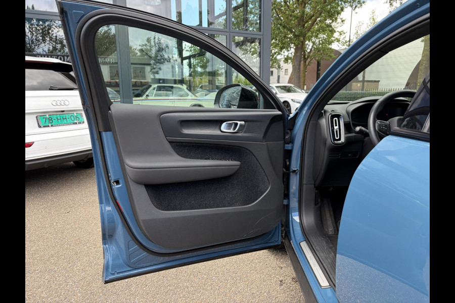 Volvo C40 Recharge Core 69 kWh SOH 93%|| VAN: 33.900,- VOOR: 30.877,- UW WKVOORDEEL: 3.023,-|VOLVO DEALER ONDERHOUDEN| ACHTERUITRIJCAMERA| PANORAMADAK| STOEL + STUURVERWARMING| RIJKLAARPRIJS INCL. 12 MAANDEN BOVAG GARANTIE|