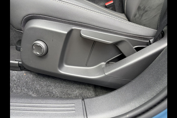 Volvo C40 Recharge Core 69 kWh SOH 93%|| VAN: 33.900,- VOOR: 30.877,- UW WKVOORDEEL: 3.023,-|VOLVO DEALER ONDERHOUDEN| ACHTERUITRIJCAMERA| PANORAMADAK| STOEL + STUURVERWARMING| RIJKLAARPRIJS INCL. 12 MAANDEN BOVAG GARANTIE|