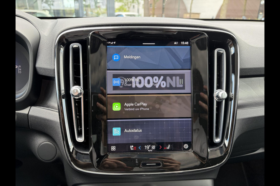Volvo C40 Recharge Core 69 kWh SOH 93%|| VAN: 33.900,- VOOR: 30.877,- UW WKVOORDEEL: 3.023,-|VOLVO DEALER ONDERHOUDEN| ACHTERUITRIJCAMERA| PANORAMADAK| STOEL + STUURVERWARMING| RIJKLAARPRIJS INCL. 12 MAANDEN BOVAG GARANTIE|