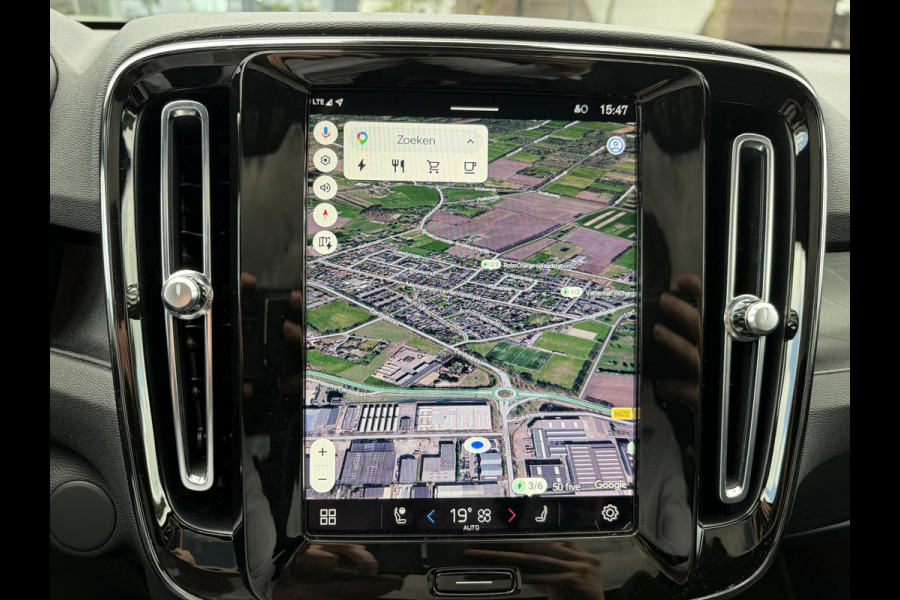 Volvo C40 Recharge Core 69 kWh SOH 93%|| VAN: 33.900,- VOOR: 30.877,- UW WKVOORDEEL: 3.023,-|VOLVO DEALER ONDERHOUDEN| ACHTERUITRIJCAMERA| PANORAMADAK| STOEL + STUURVERWARMING| RIJKLAARPRIJS INCL. 12 MAANDEN BOVAG GARANTIE|
