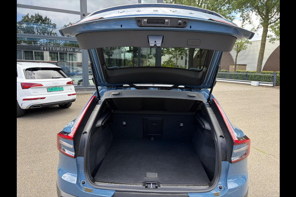 Volvo C40 Recharge Core 69 kWh SOH 93%|| VAN: 33.900,- VOOR: 30.877,- UW WKVOORDEEL: 3.023,-|VOLVO DEALER ONDERHOUDEN| ACHTERUITRIJCAMERA| PANORAMADAK| STOEL + STUURVERWARMING| RIJKLAARPRIJS INCL. 12 MAANDEN BOVAG GARANTIE|