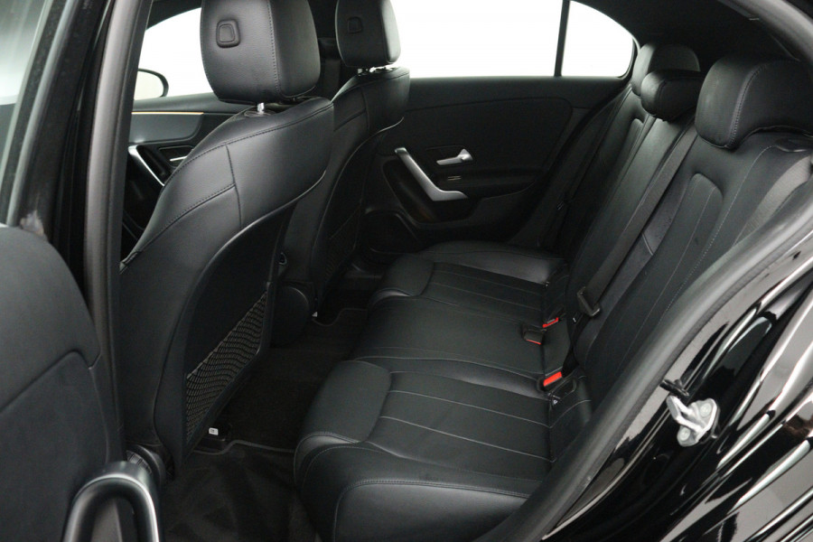 Mercedes-Benz A-Klasse 250 e Business Solution Luxury Limited (STOELVERWARMING, SFEERVERLICHTING, CAMERA, CRUISE CONTROL)