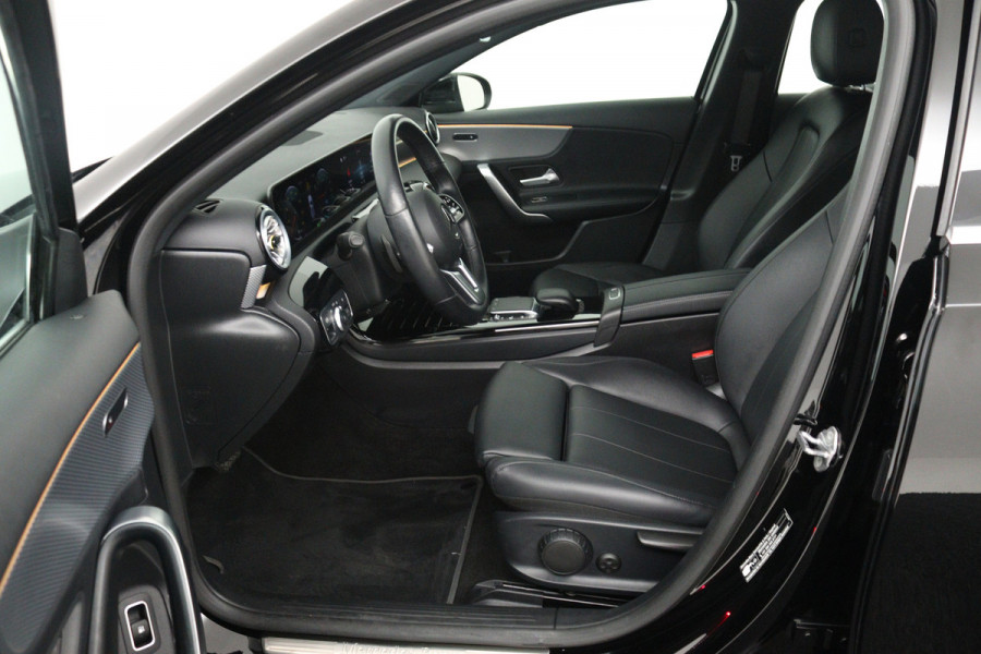 Mercedes-Benz A-Klasse 250 e Business Solution Luxury Limited (STOELVERWARMING, SFEERVERLICHTING, CAMERA, CRUISE CONTROL)