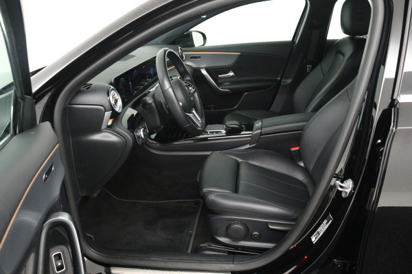 Mercedes-Benz A-Klasse 250 e Business Solution Luxury Limited (STOELVERWARMING, SFEERVERLICHTING, CAMERA, CRUISE CONTROL)