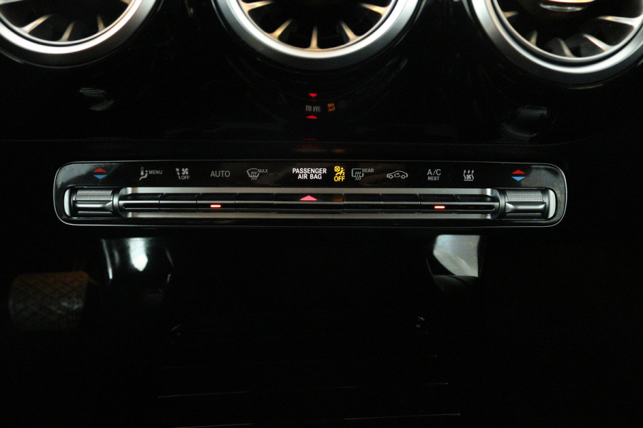 Mercedes-Benz A-Klasse 250 e Business Solution Luxury Limited (STOELVERWARMING, SFEERVERLICHTING, CAMERA, CRUISE CONTROL)