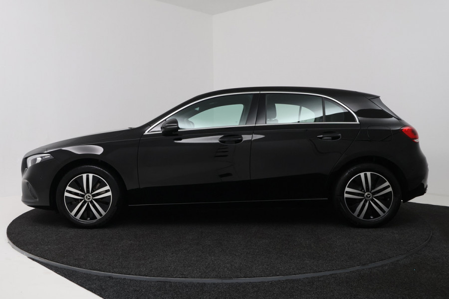 Mercedes-Benz A-Klasse 250 e Business Solution Luxury Limited (STOELVERWARMING, SFEERVERLICHTING, CAMERA, CRUISE CONTROL)