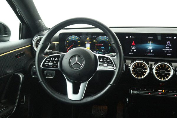 Mercedes-Benz A-Klasse 250 e Business Solution Luxury Limited (STOELVERWARMING, SFEERVERLICHTING, CAMERA, CRUISE CONTROL)