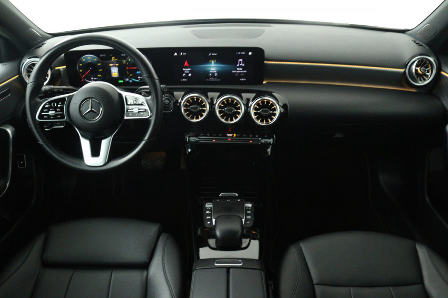 Mercedes-Benz A-Klasse 250 e Business Solution Luxury Limited (STOELVERWARMING, SFEERVERLICHTING, CAMERA, CRUISE CONTROL)