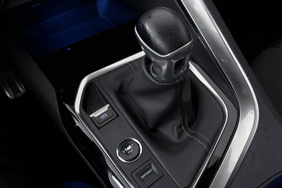 Peugeot 3008 1.2 PureTech GT Line (PANORAMADAK, TREKHAAK, CAMERA, CRUISE CONTROL, PARKEERSENSOREN)