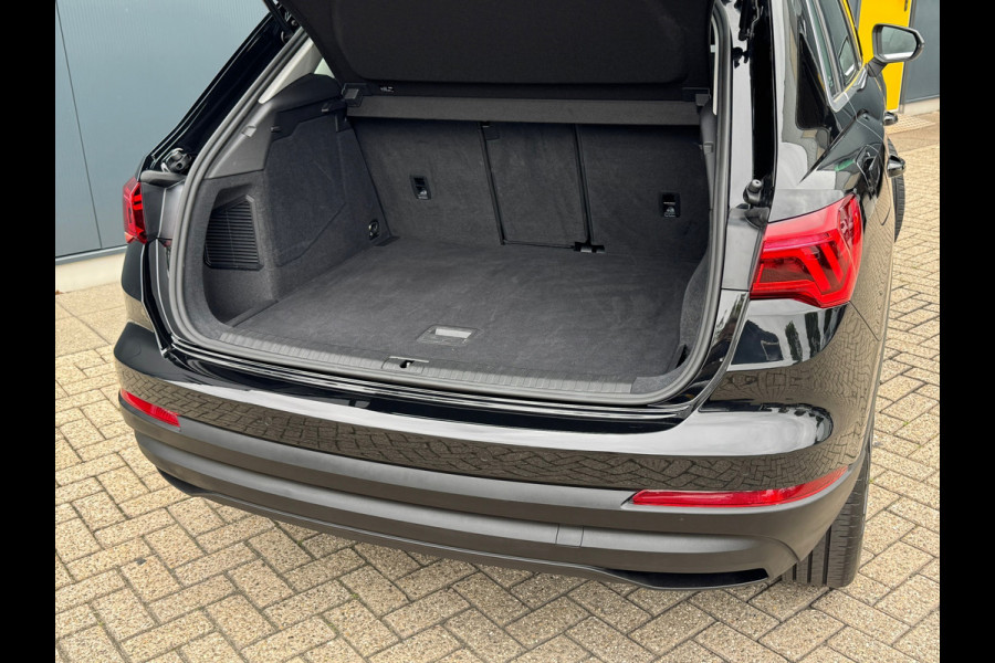 Audi Q3 45 TFSI e * Camera * Navigatie * Visueel Cockpit * Sportstoelen *