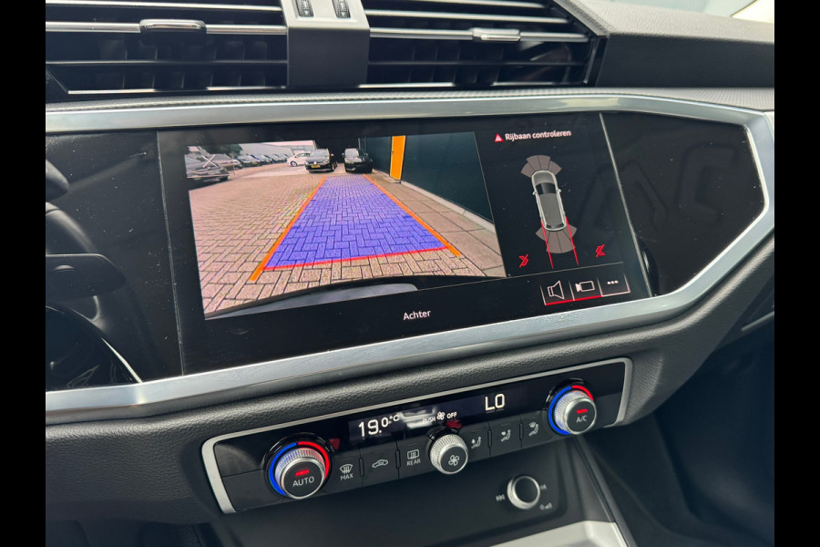 Audi Q3 45 TFSI e * Camera * Navigatie * Visueel Cockpit * Sportstoelen *