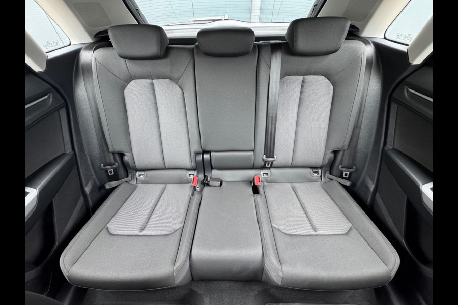 Audi Q3 45 TFSI e * Camera * Navigatie * Visueel Cockpit * Sportstoelen *