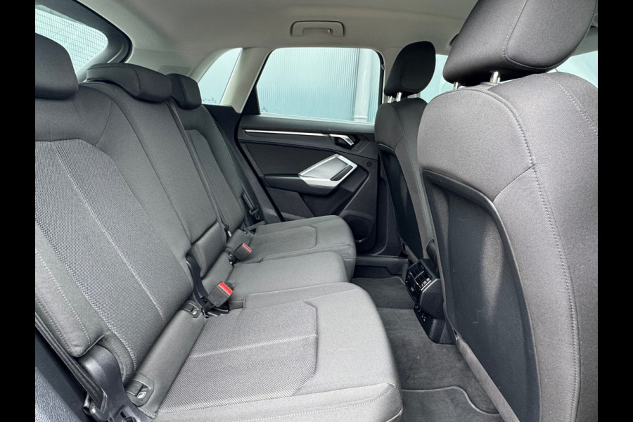 Audi Q3 45 TFSI e * Camera * Navigatie * Visueel Cockpit * Sportstoelen *