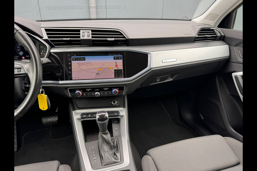 Audi Q3 45 TFSI e * Camera * Navigatie * Visueel Cockpit * Sportstoelen *