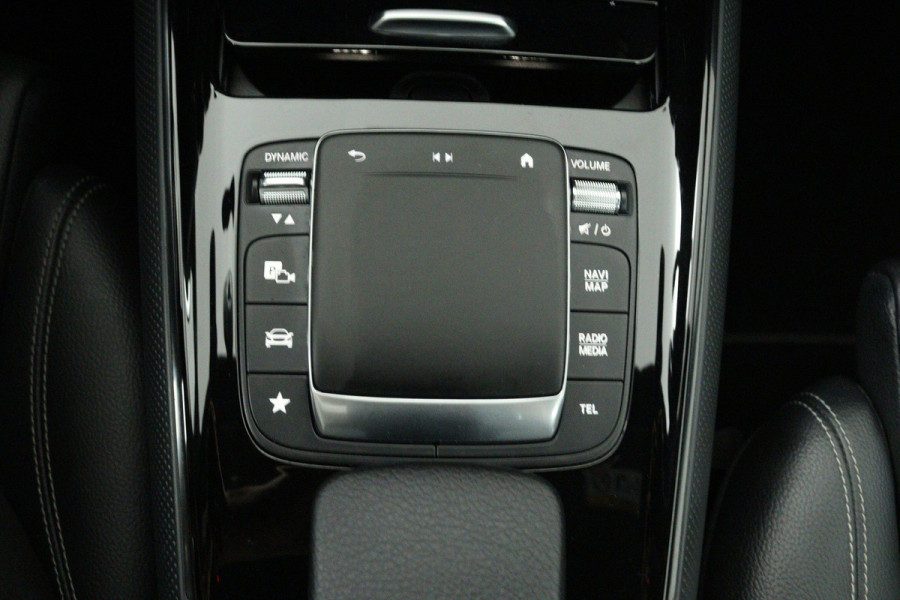 Mercedes-Benz GLA 180 Business Solution (STOELVERWARMING, CAMERA, CRUISE CONTROL, PARKEERSENSOREN)