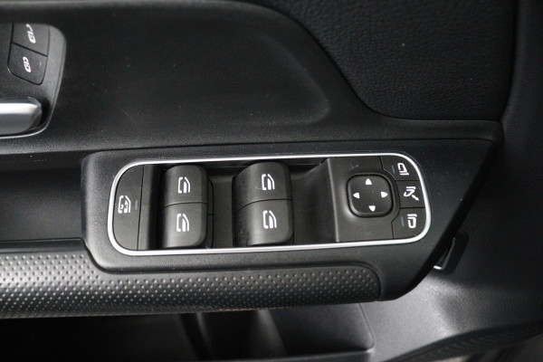 Mercedes-Benz GLA 180 Business Solution (STOELVERWARMING, CAMERA, CRUISE CONTROL, PARKEERSENSOREN)