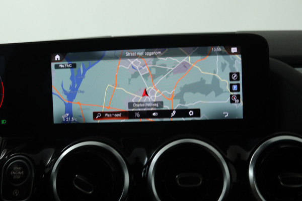 Mercedes-Benz GLA 180 Business Solution (STOELVERWARMING, CAMERA, CRUISE CONTROL, PARKEERSENSOREN)