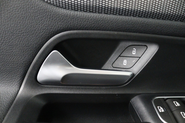 Mercedes-Benz GLA 180 Business Solution (STOELVERWARMING, CAMERA, CRUISE CONTROL, PARKEERSENSOREN)
